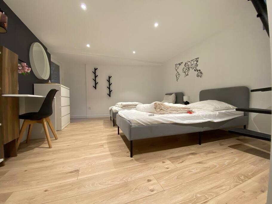 Maison De Ville Orleans Dans Le Quartier Dunois Avec Parking Privatif Extérieur photo